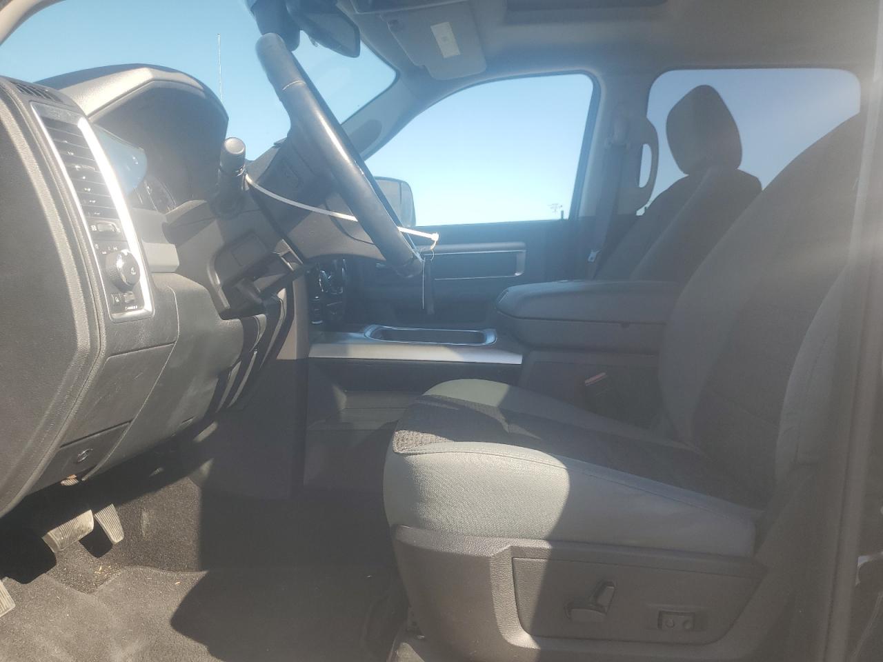 2016 RAM 1500 - Image 7