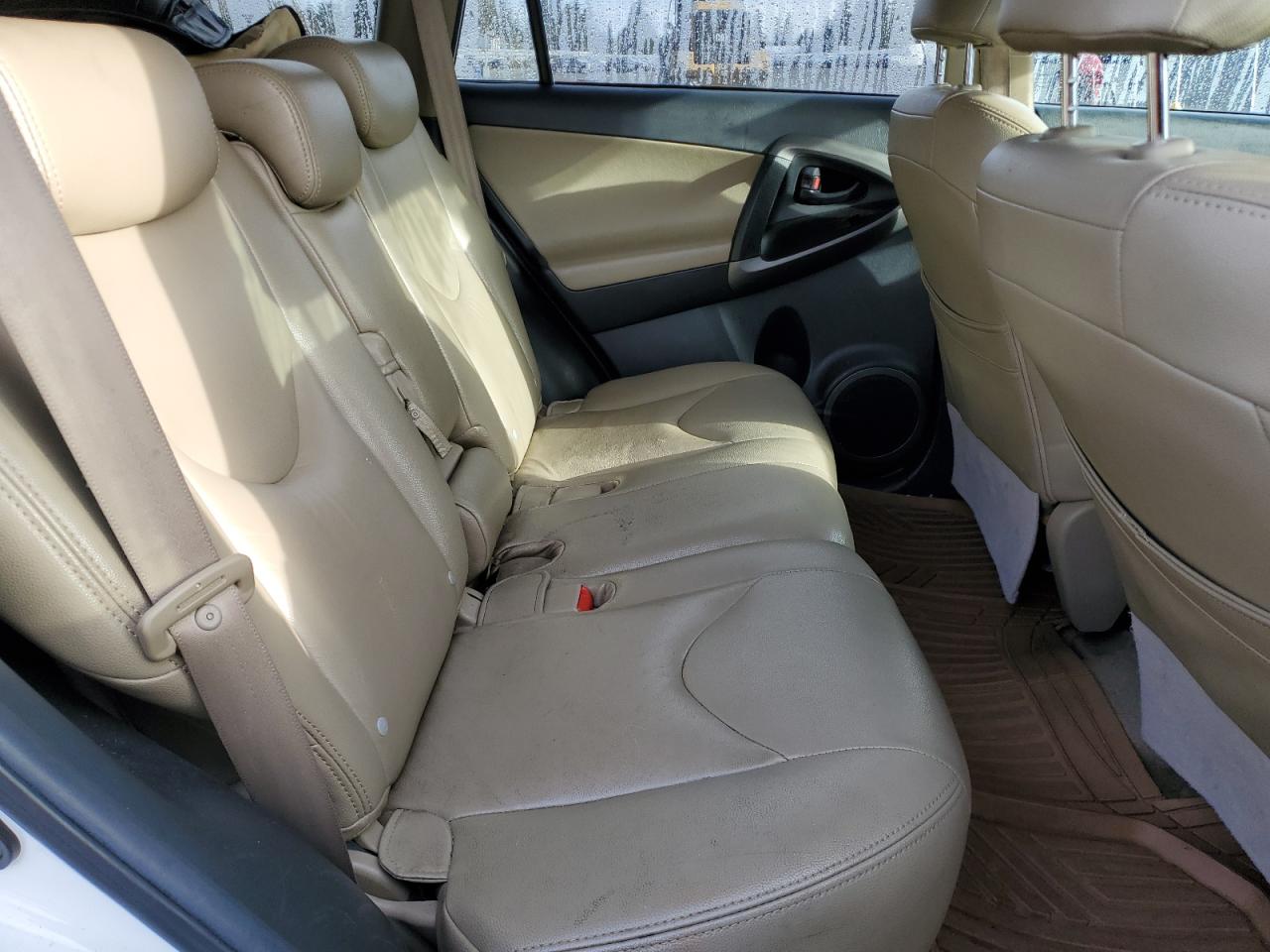 2010 Toyota RAV 4 - Image 11