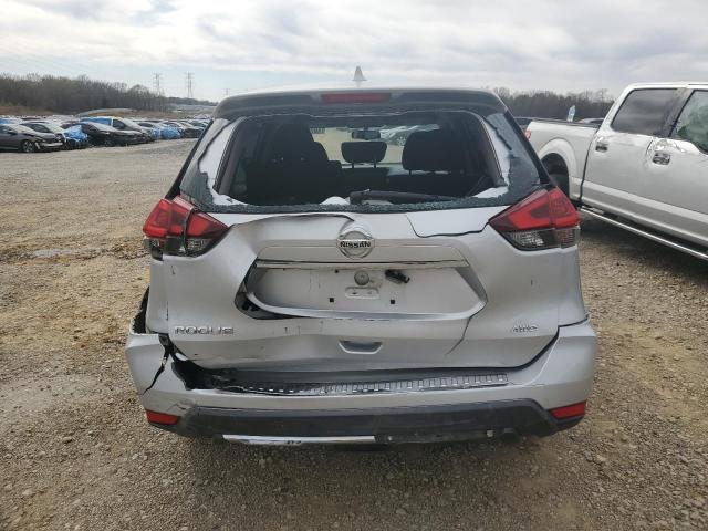  NISSAN ROGUE 2018 Srebrny
