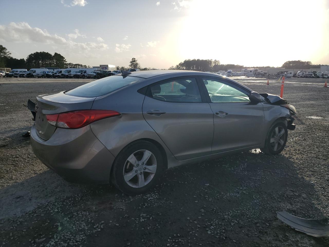 2011 Hyundai Elantra - Image 3