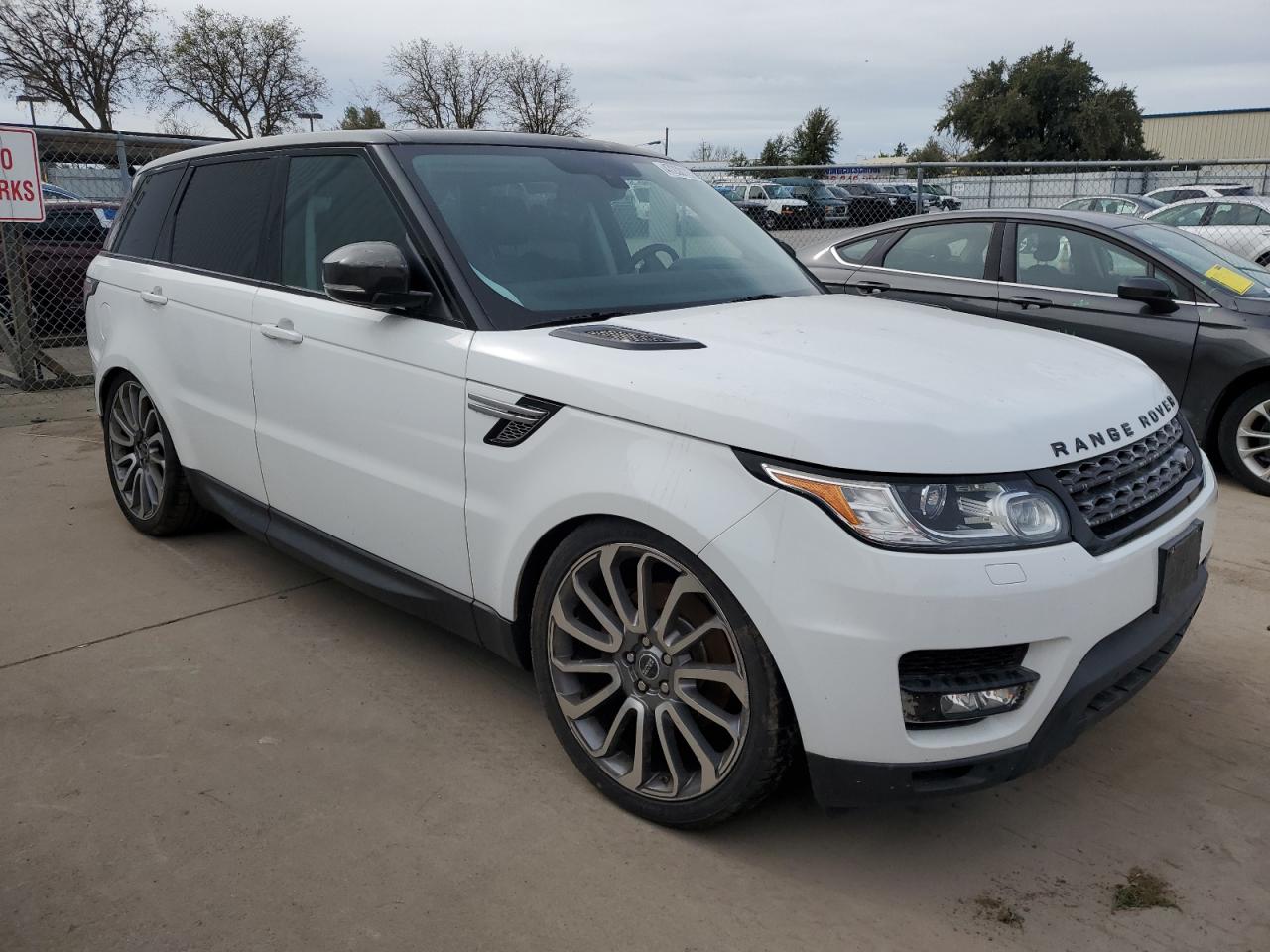 2014 Land Rover Range Rover - Image 4