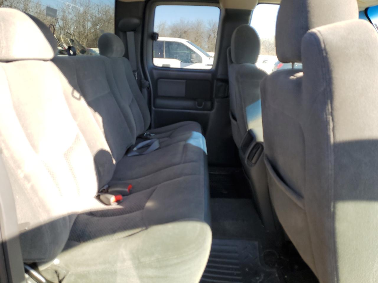 2003 Chevrolet Silverado - Image 10