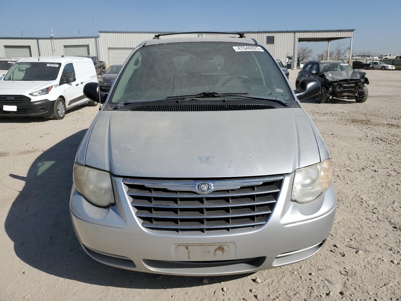 2006 Chrysler Town & Country - Image 5