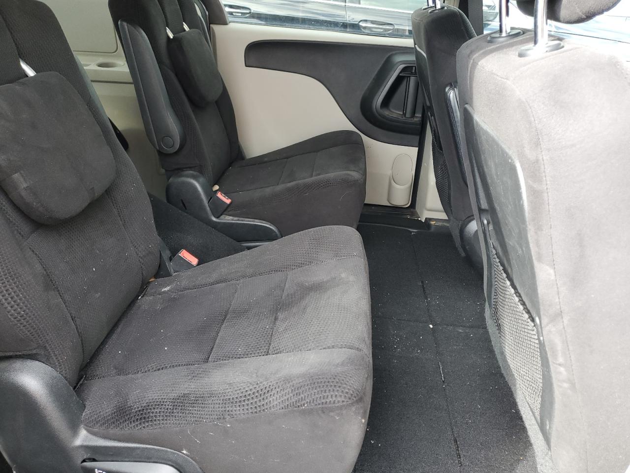 2014 Dodge Caravan - Image 10