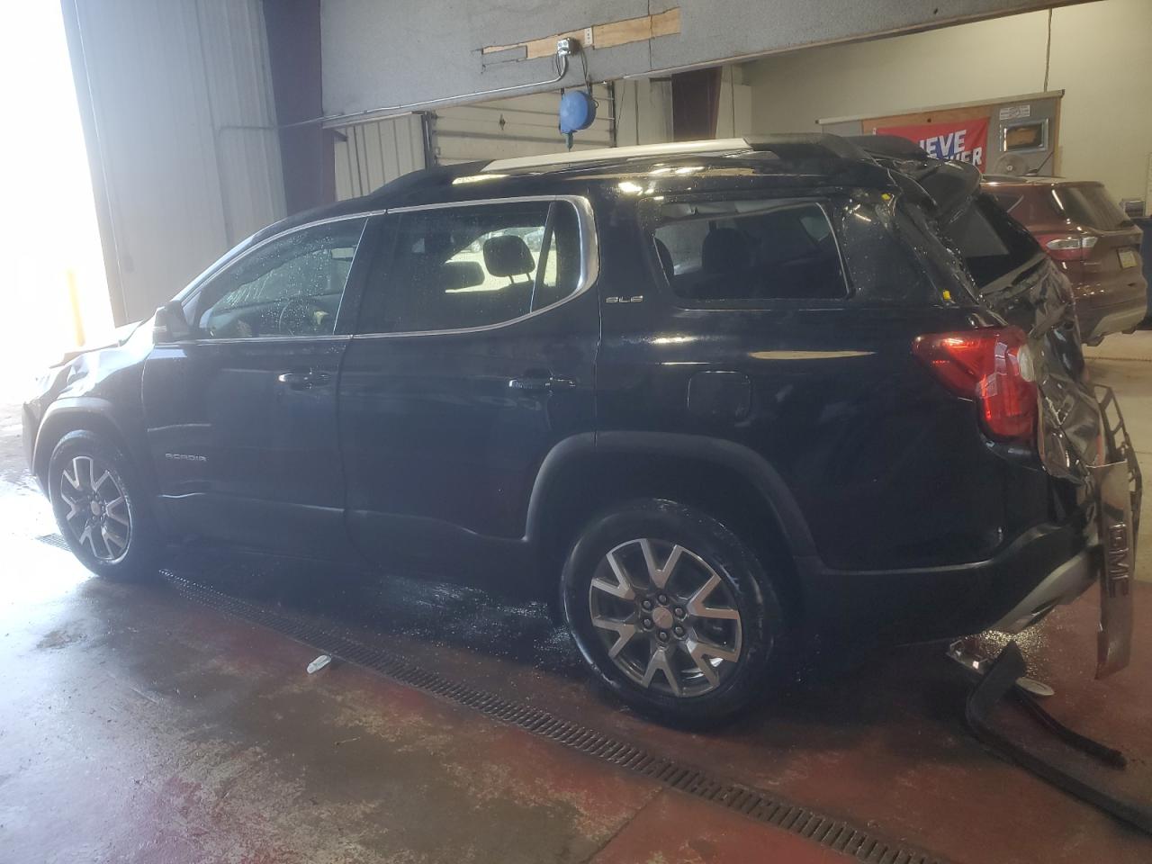 2022 GMC Acadia - Image 2