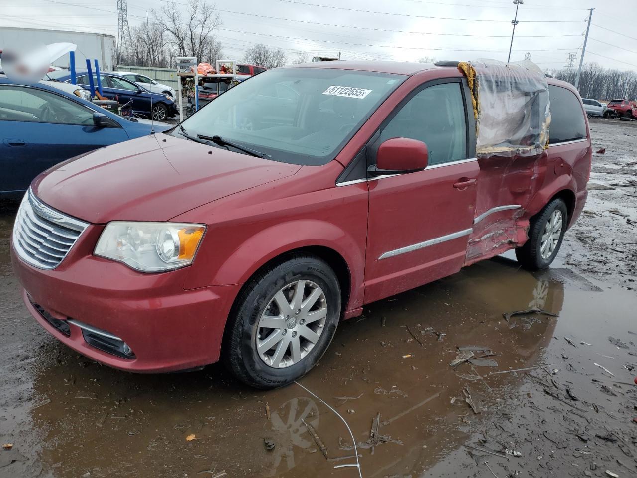 Woodhaven, MI에서 판매 중인 2014 Chrysler Town & Country Touring - Side