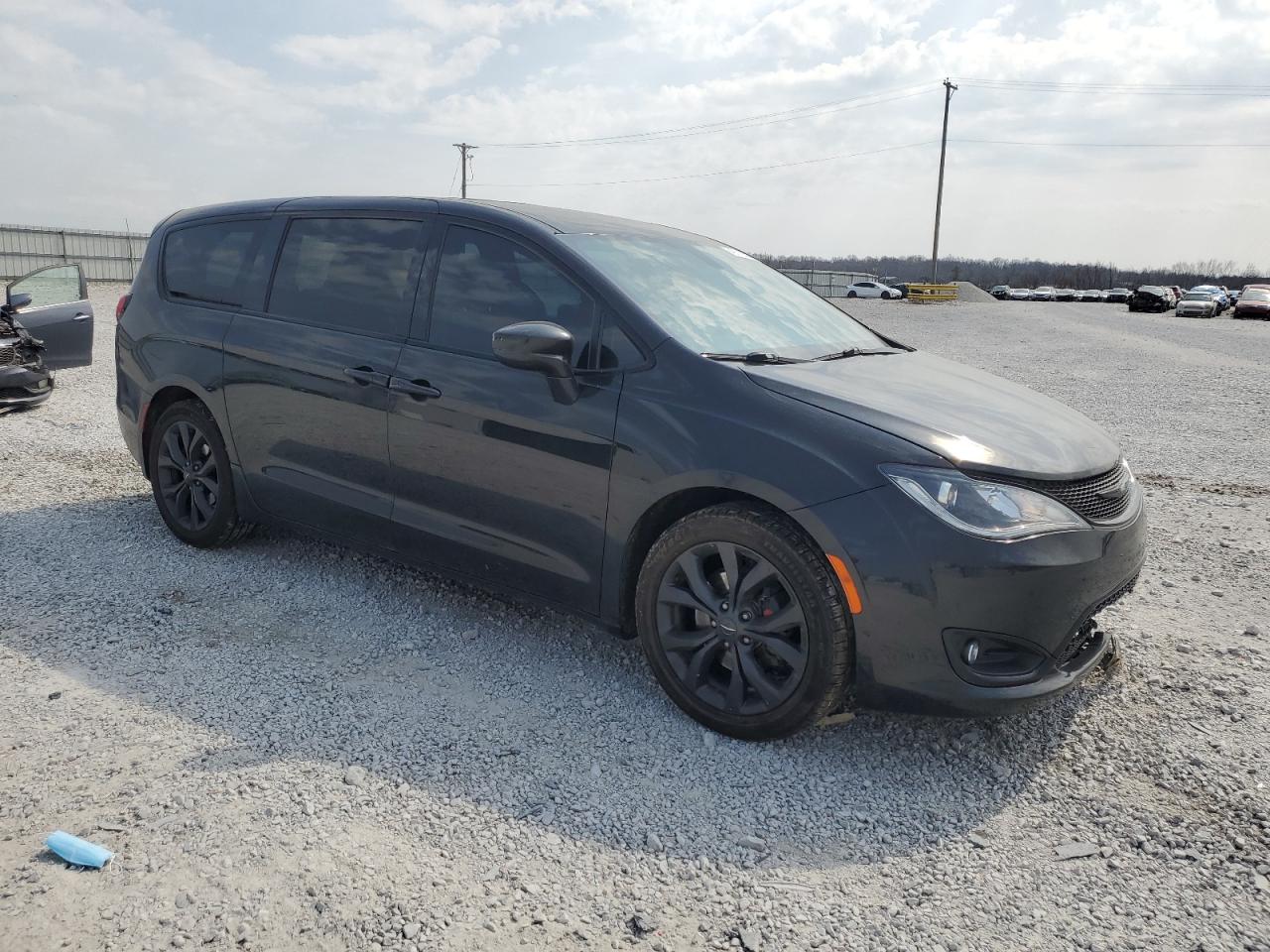 2018 Chrysler Pacifica - Image 4