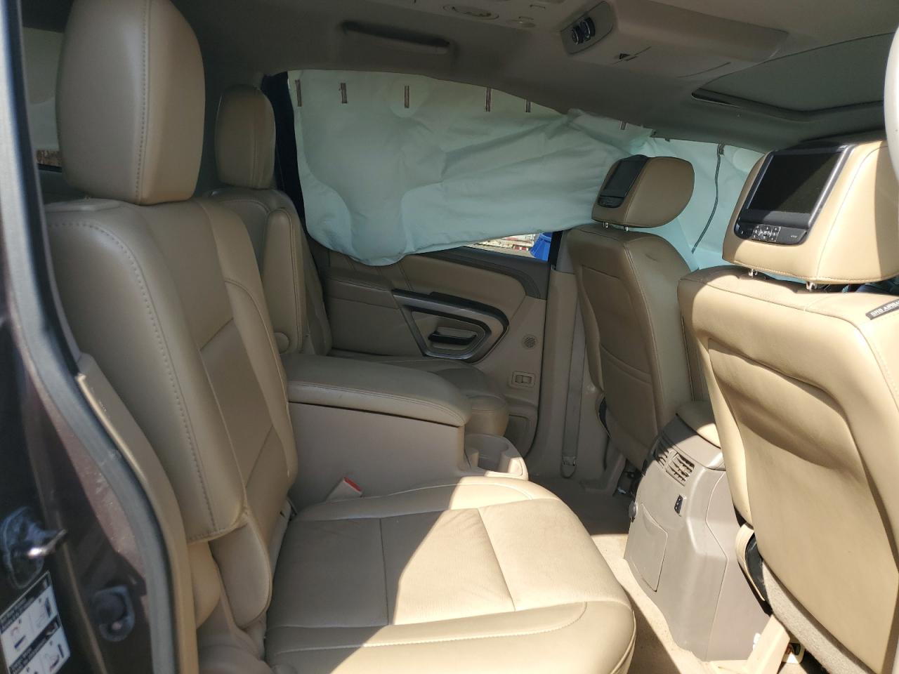 2015 Nissan Armada - Image 10