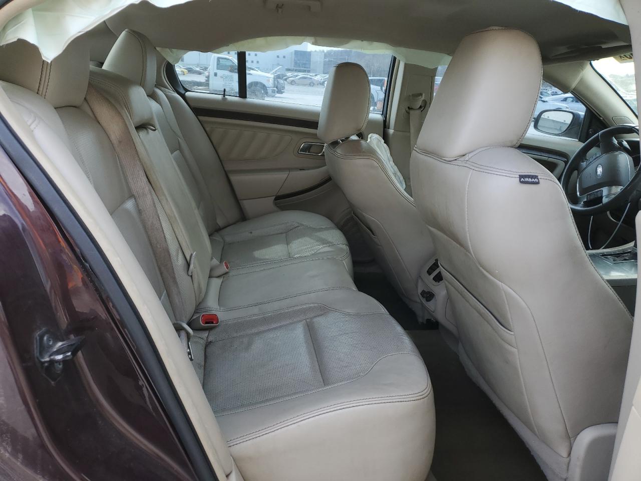 2011 Ford Taurus - Image 10