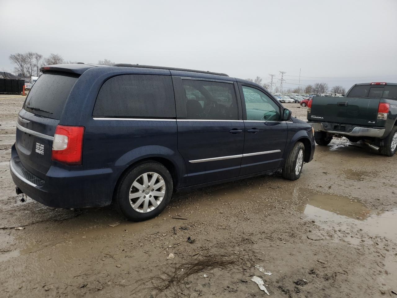 2014 Chrysler Town & Country - Image 3