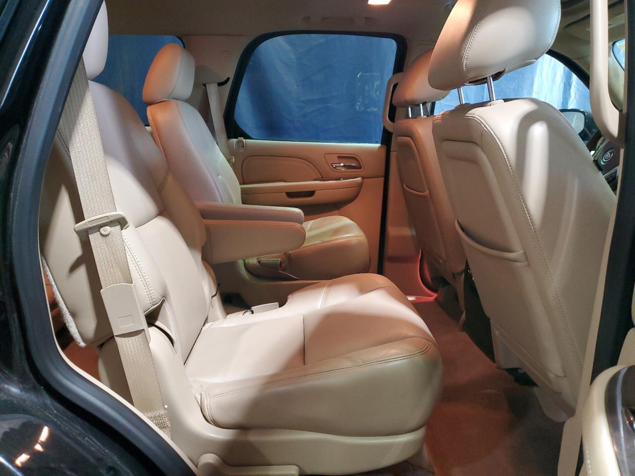 2013 Cadillac Escalade - Image 11