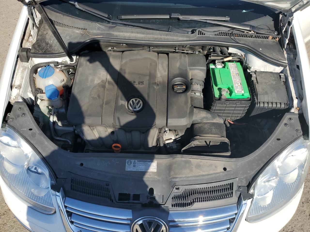 2010 Volkswagen Jetta - Image 11