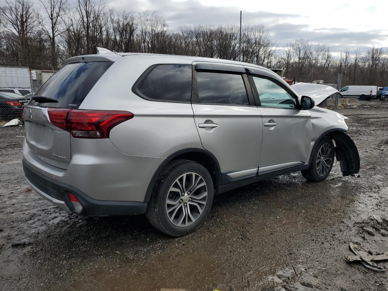 2018 Mitsubishi Outlander - Image 3