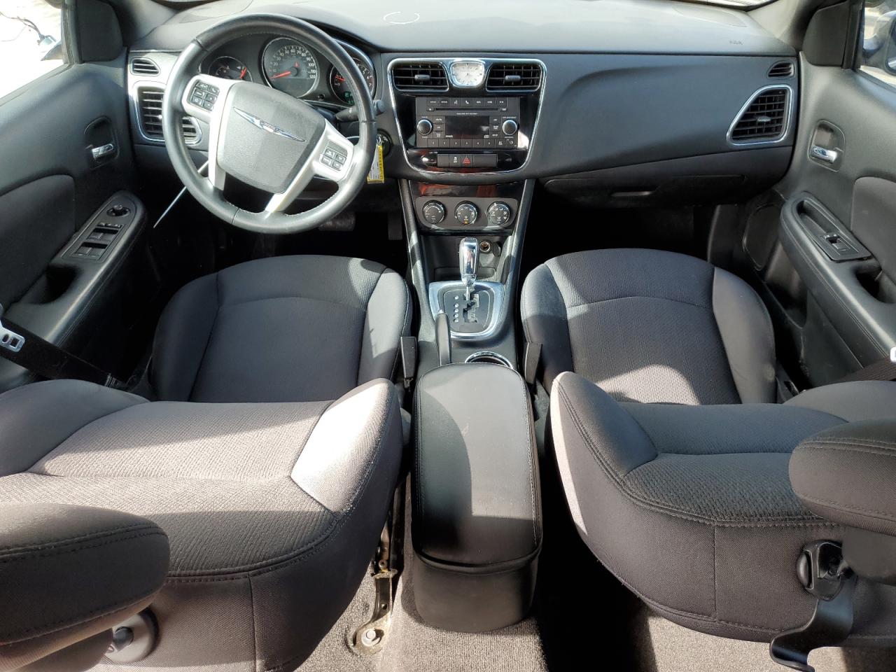 2013 Chrysler 200 - Image 8