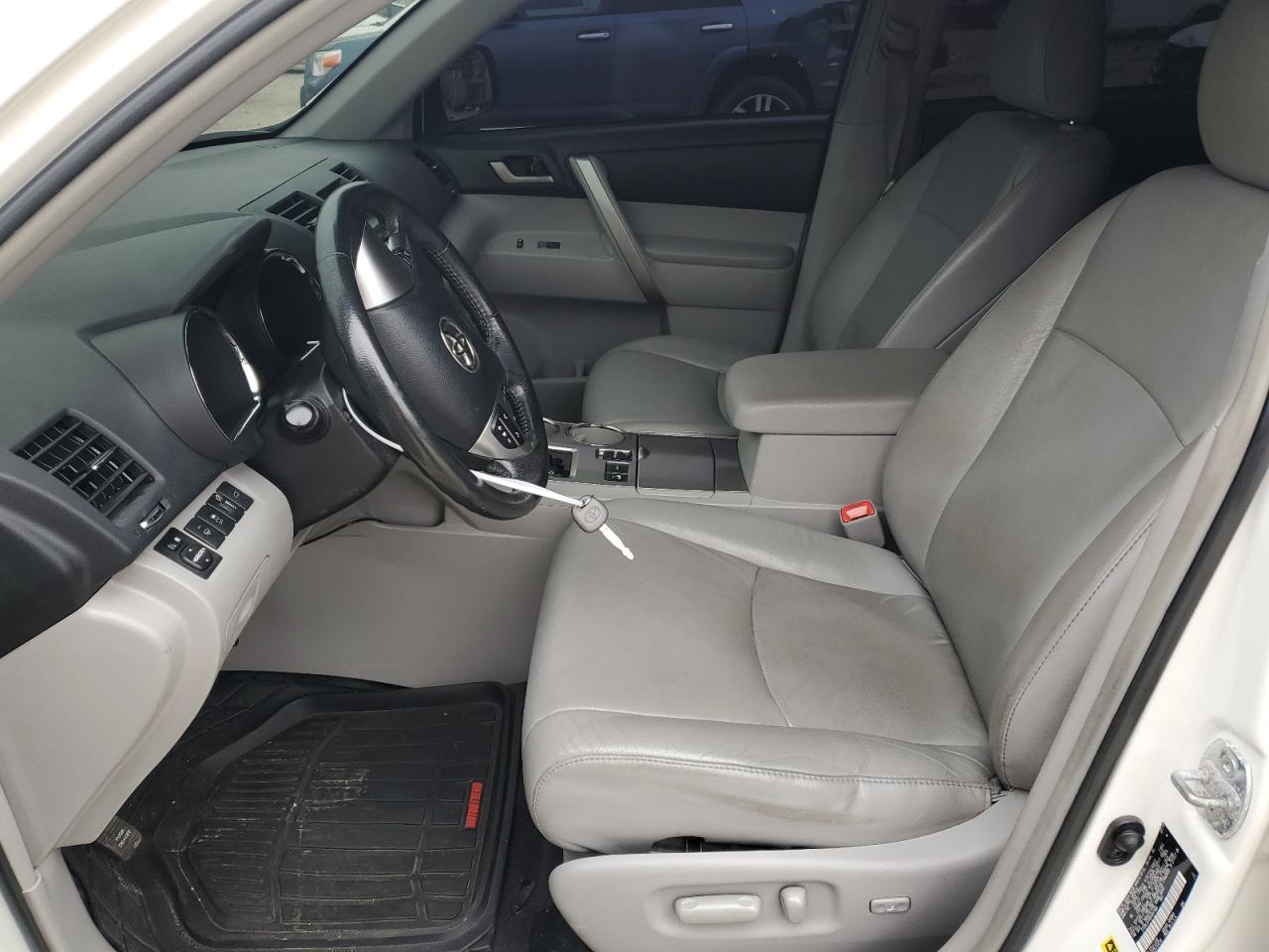 2011 Toyota Highlander - Image 7