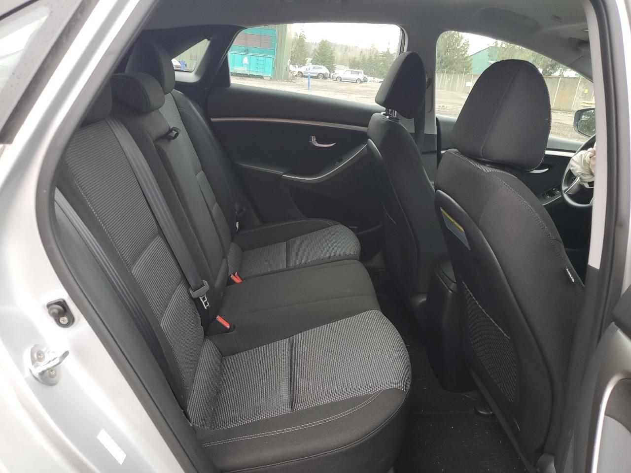2016 Hyundai Elantra - Image 10
