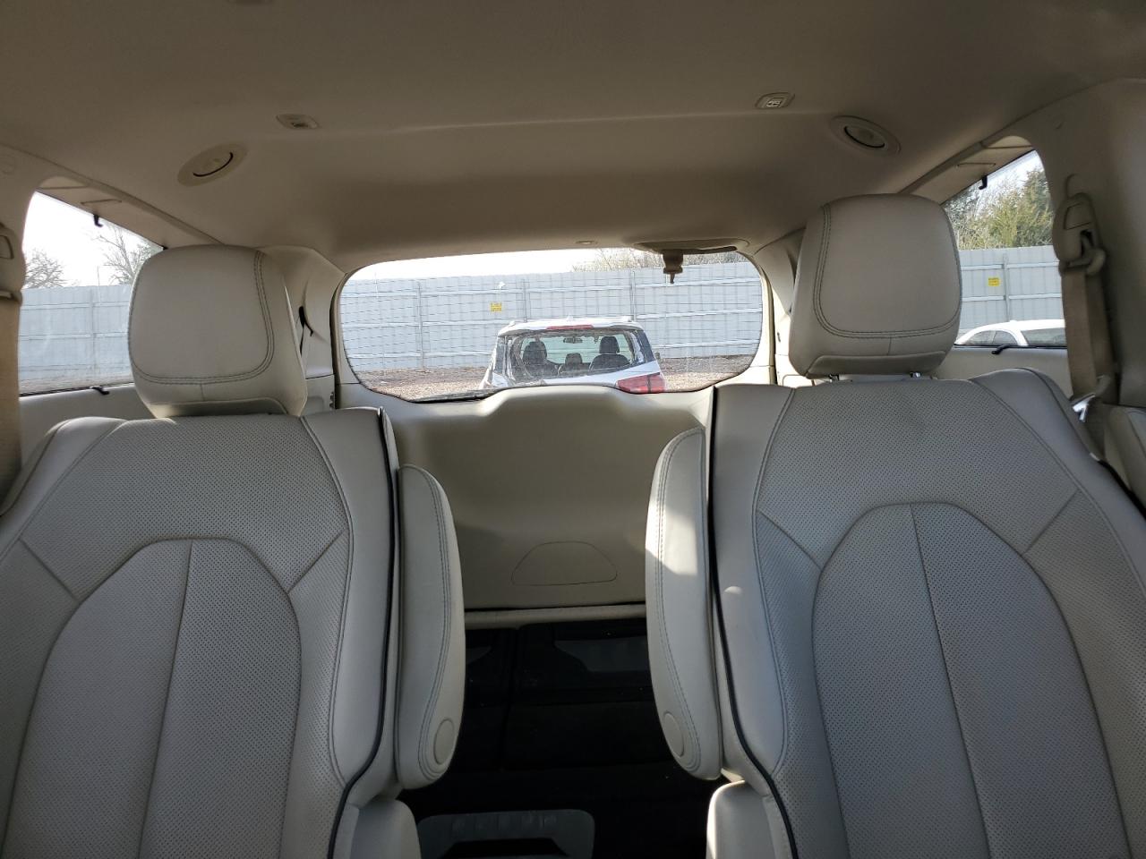 2018 Chrysler Pacifica - Image 10