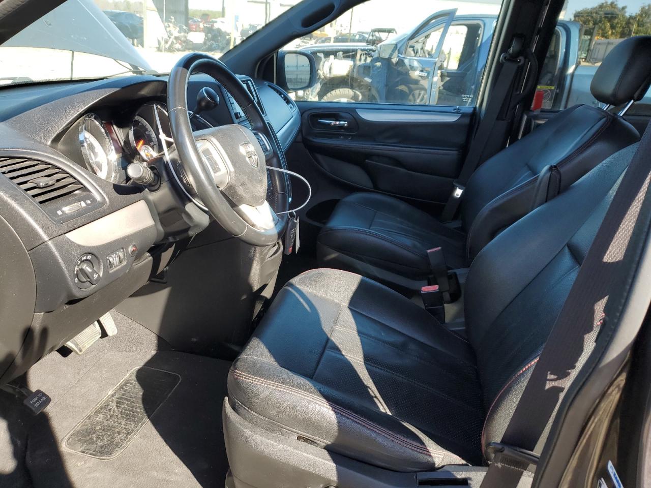 2016 Dodge Caravan - Image 7