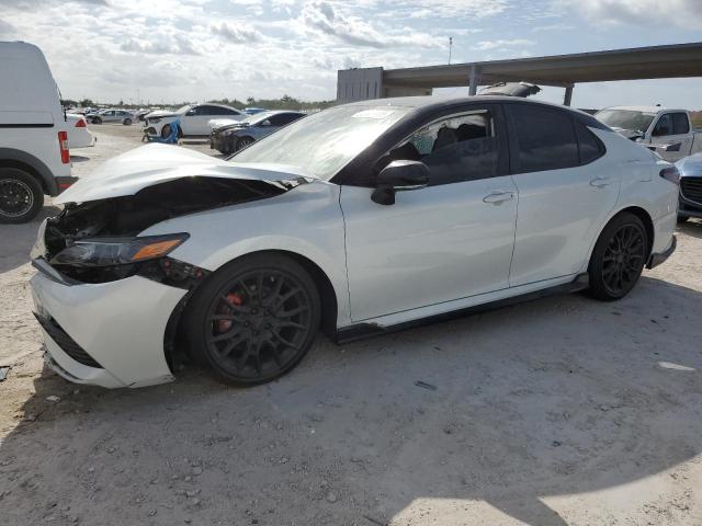  TOYOTA CAMRY 2022 Белый