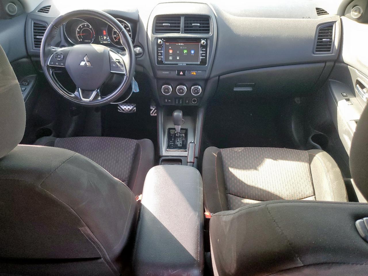 2018 Mitsubishi Outlander - Image 8
