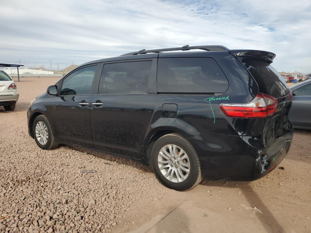 2017 Toyota Sienna - Image 2