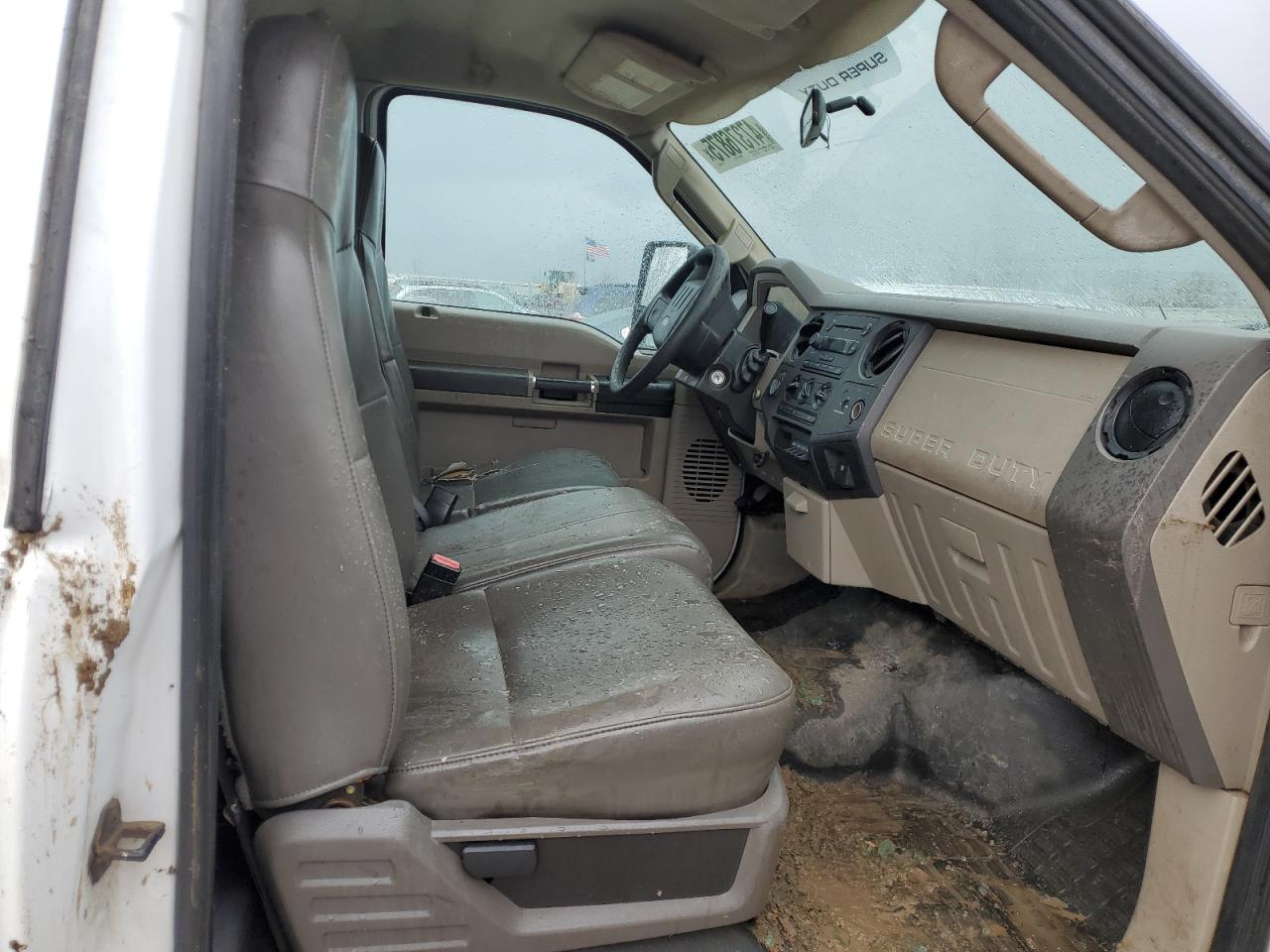 2009 Ford F350 - Image 10