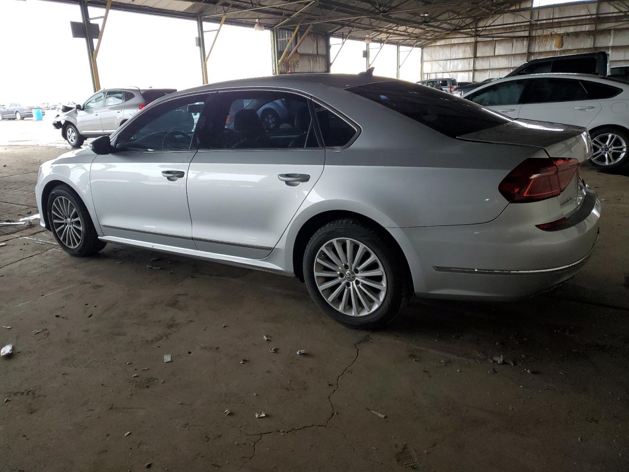 2017 Volkswagen Passat - Image 2