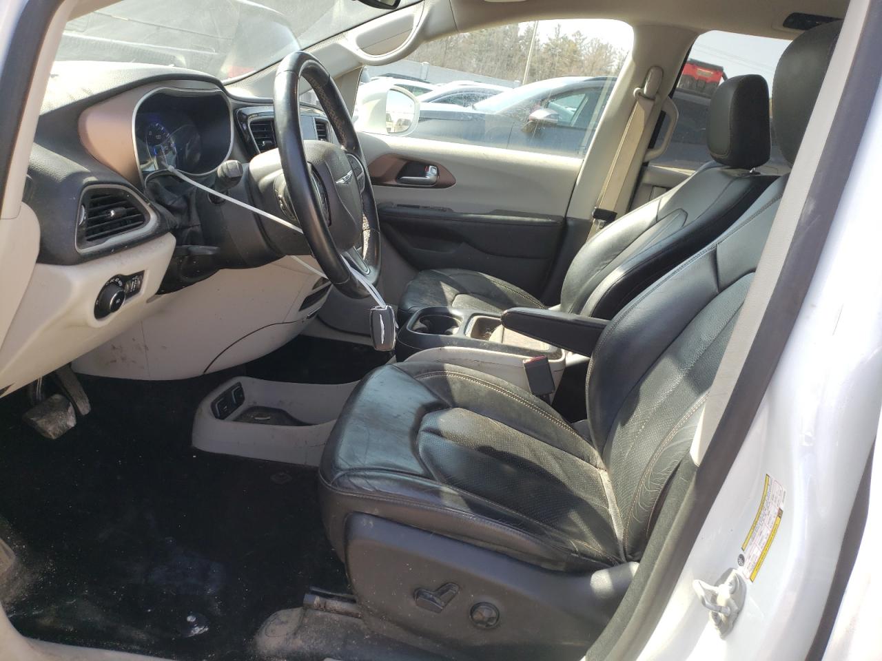 2018 Chrysler Pacifica - Image 7