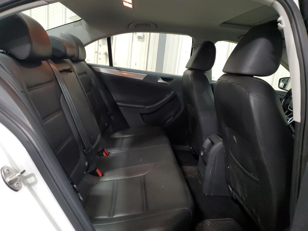 2015 Volkswagen Jetta - Image 11
