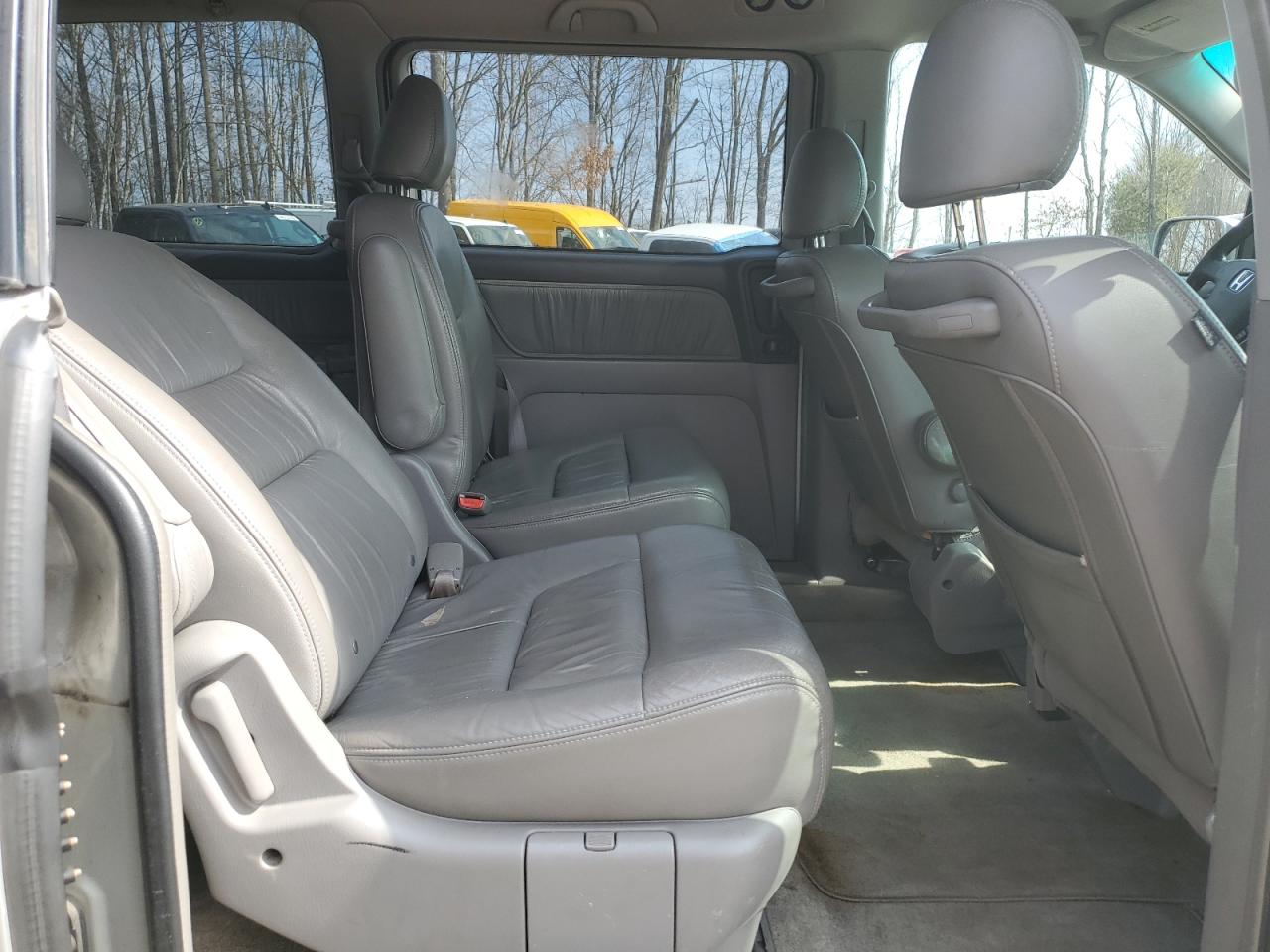 2004 Honda Odyssey - Image 11