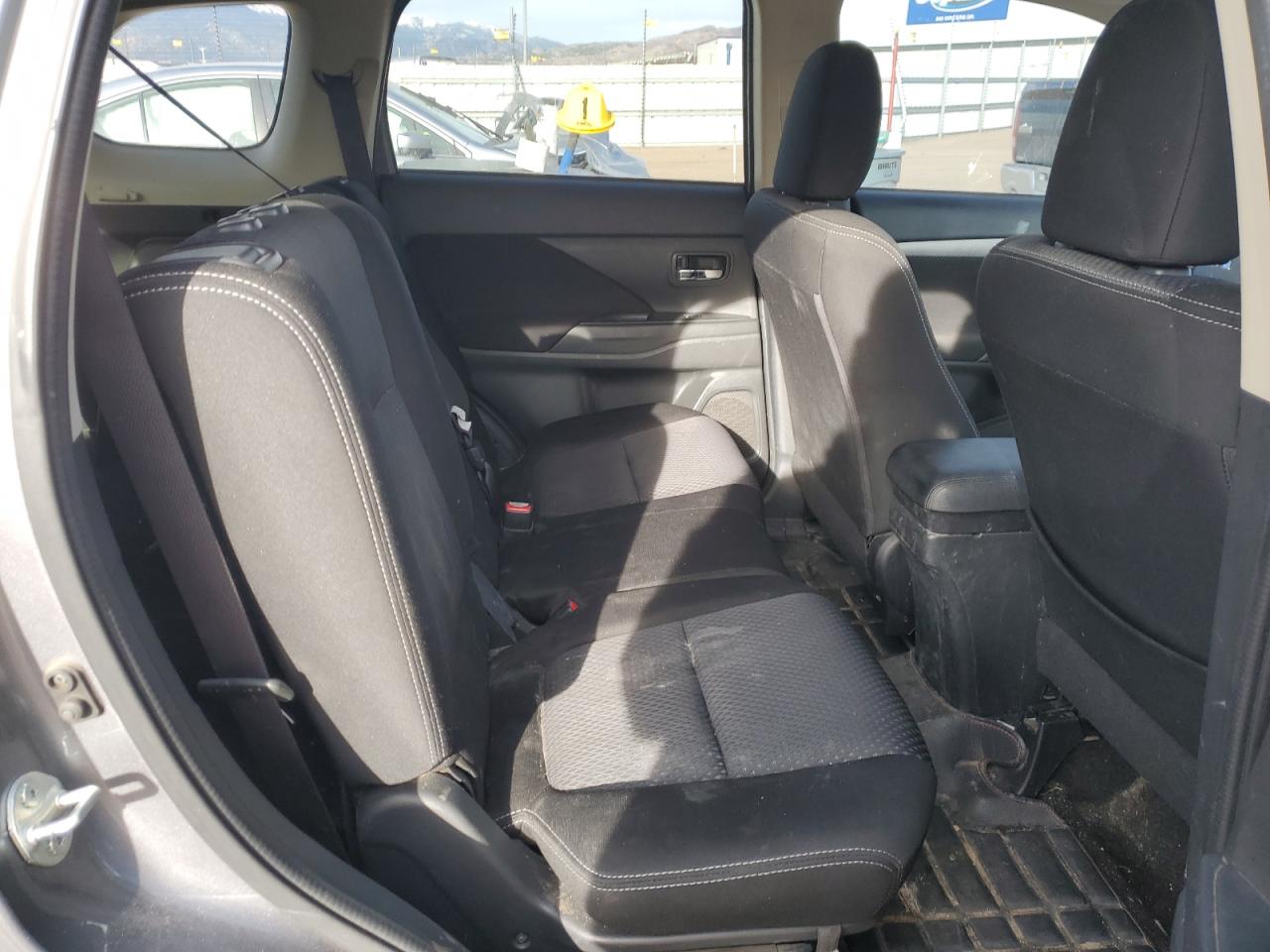 2018 Mitsubishi Outlander - Image 11