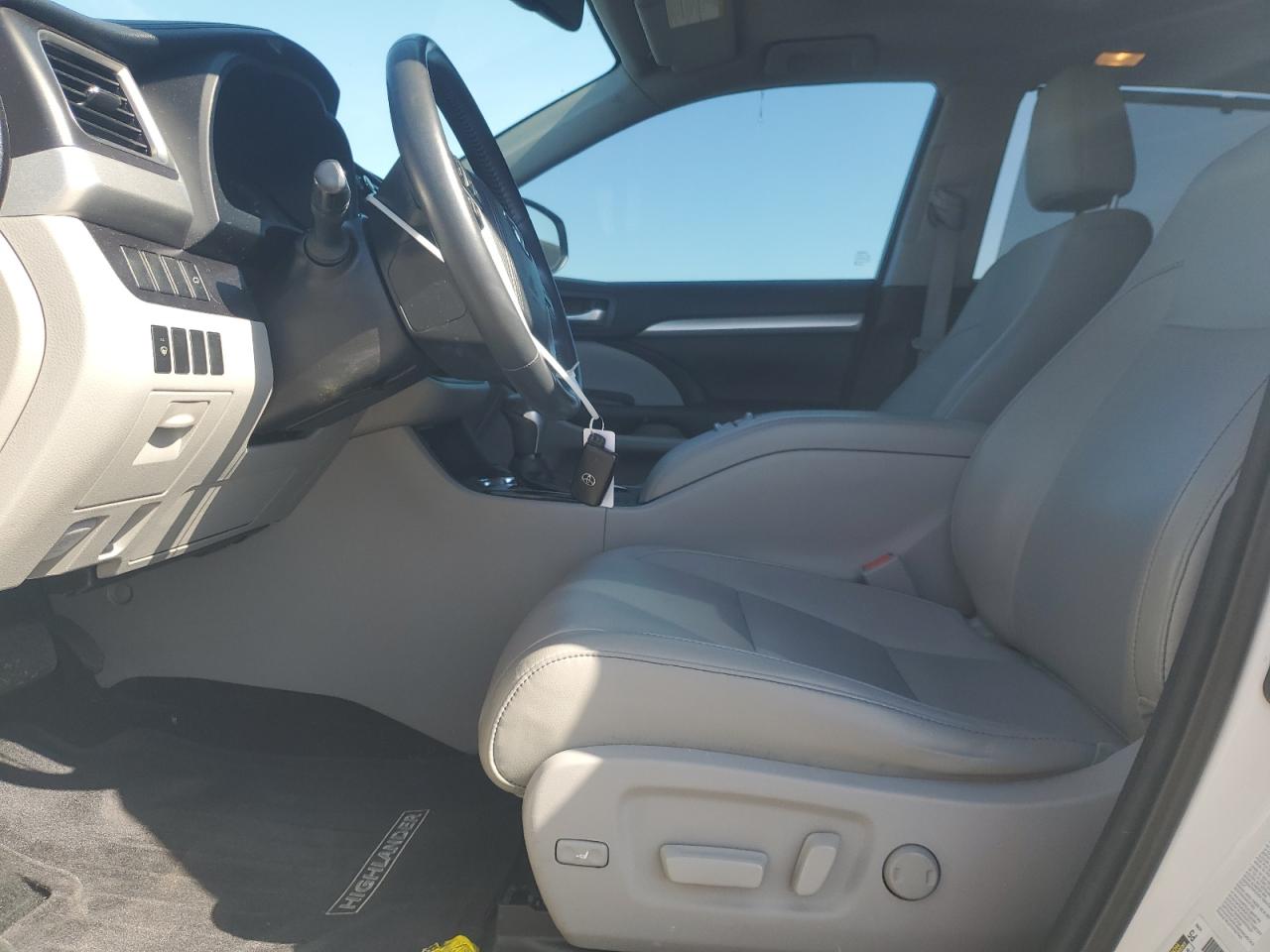 2015 Toyota Highlander - Image 7