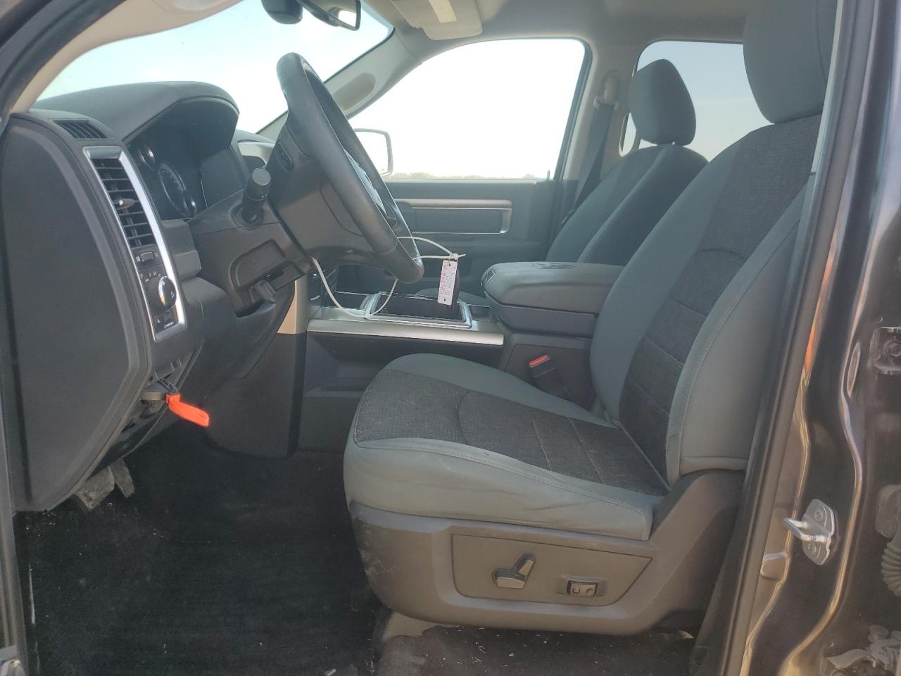 2015 RAM 1500 - Image 7