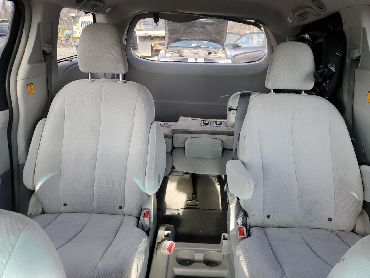 2012 Toyota Sienna - Image 10