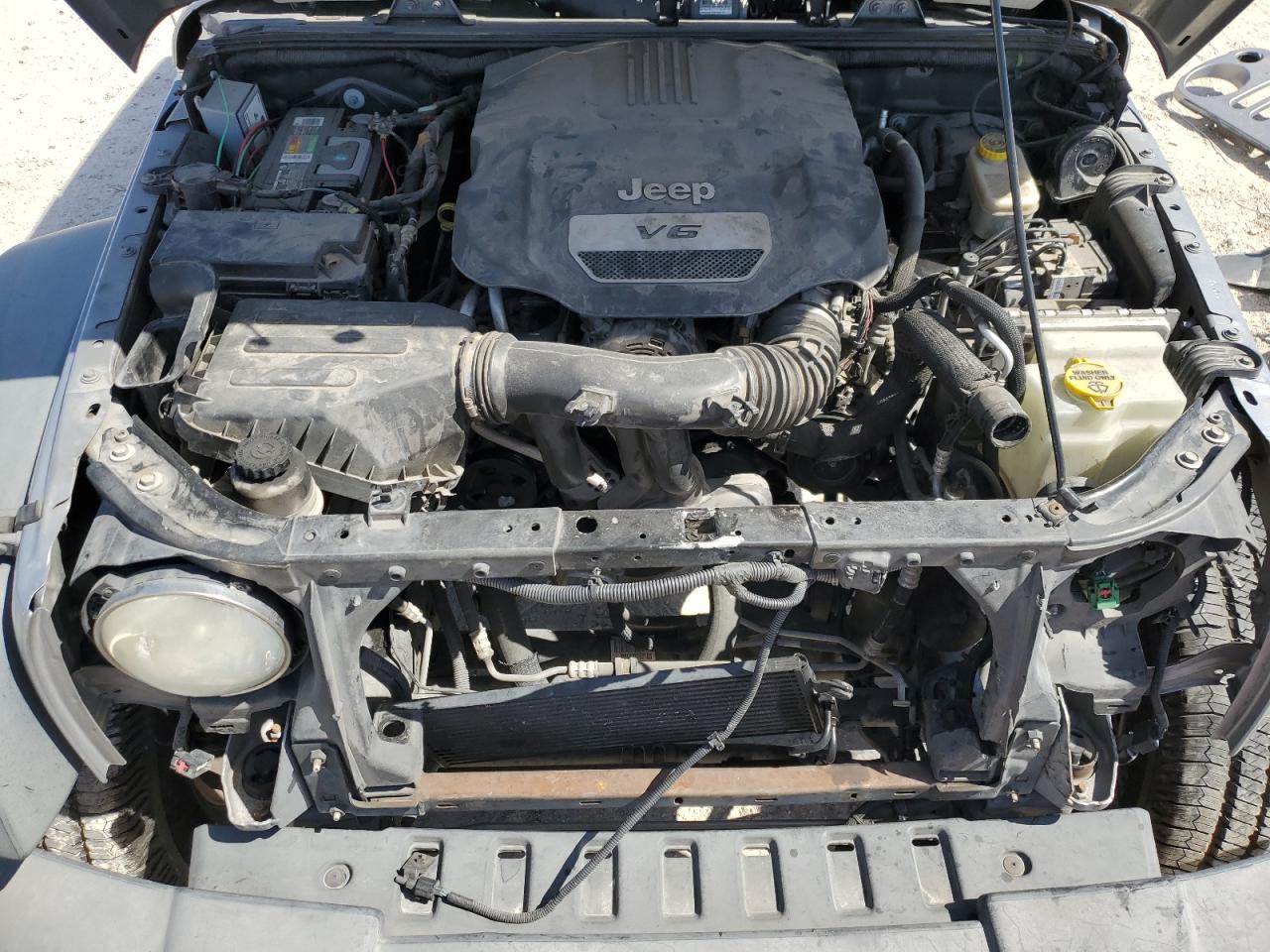 2014 Jeep Wrangler - Image 12