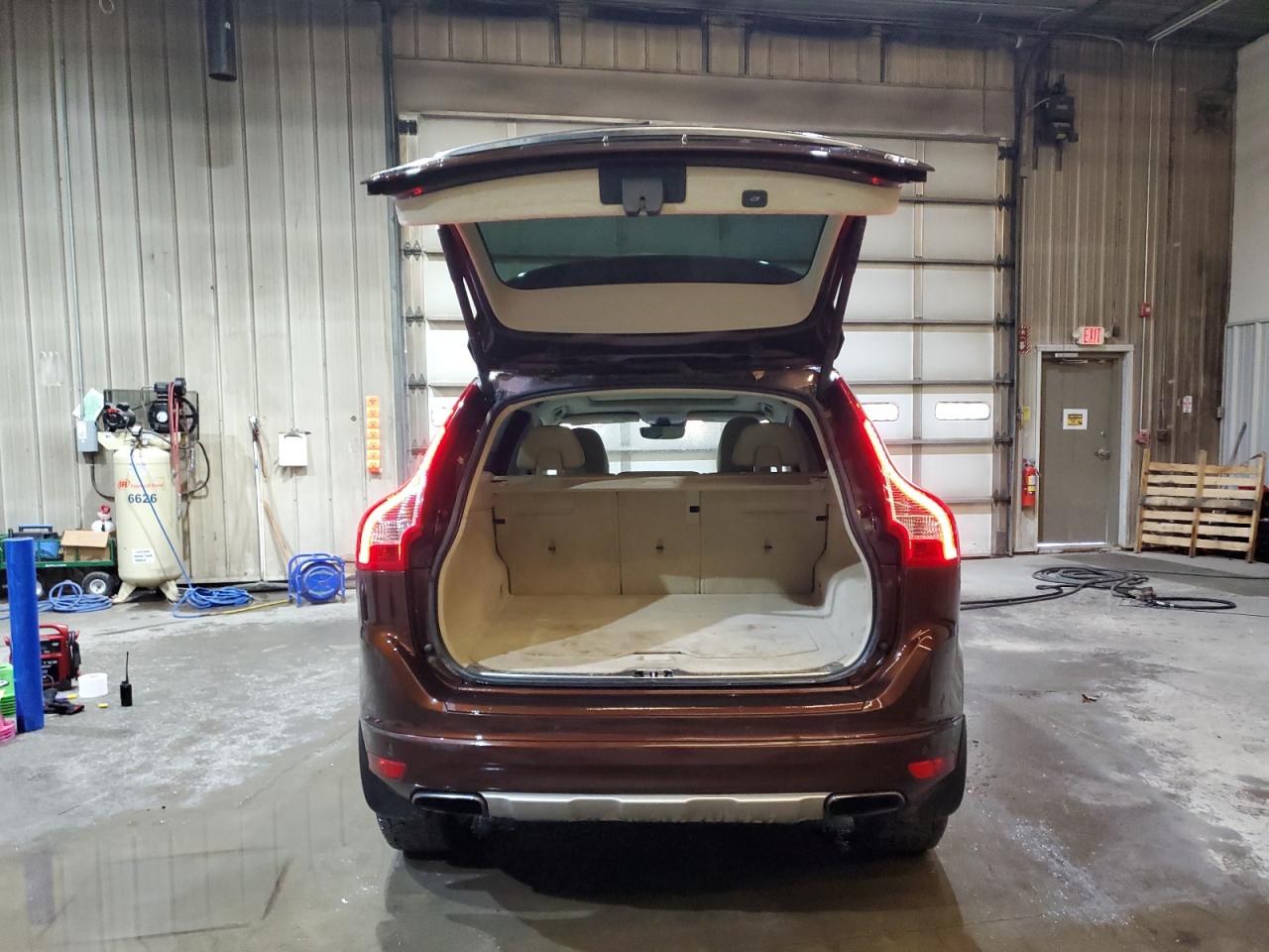 2015 Volvo XC60 - Image 6