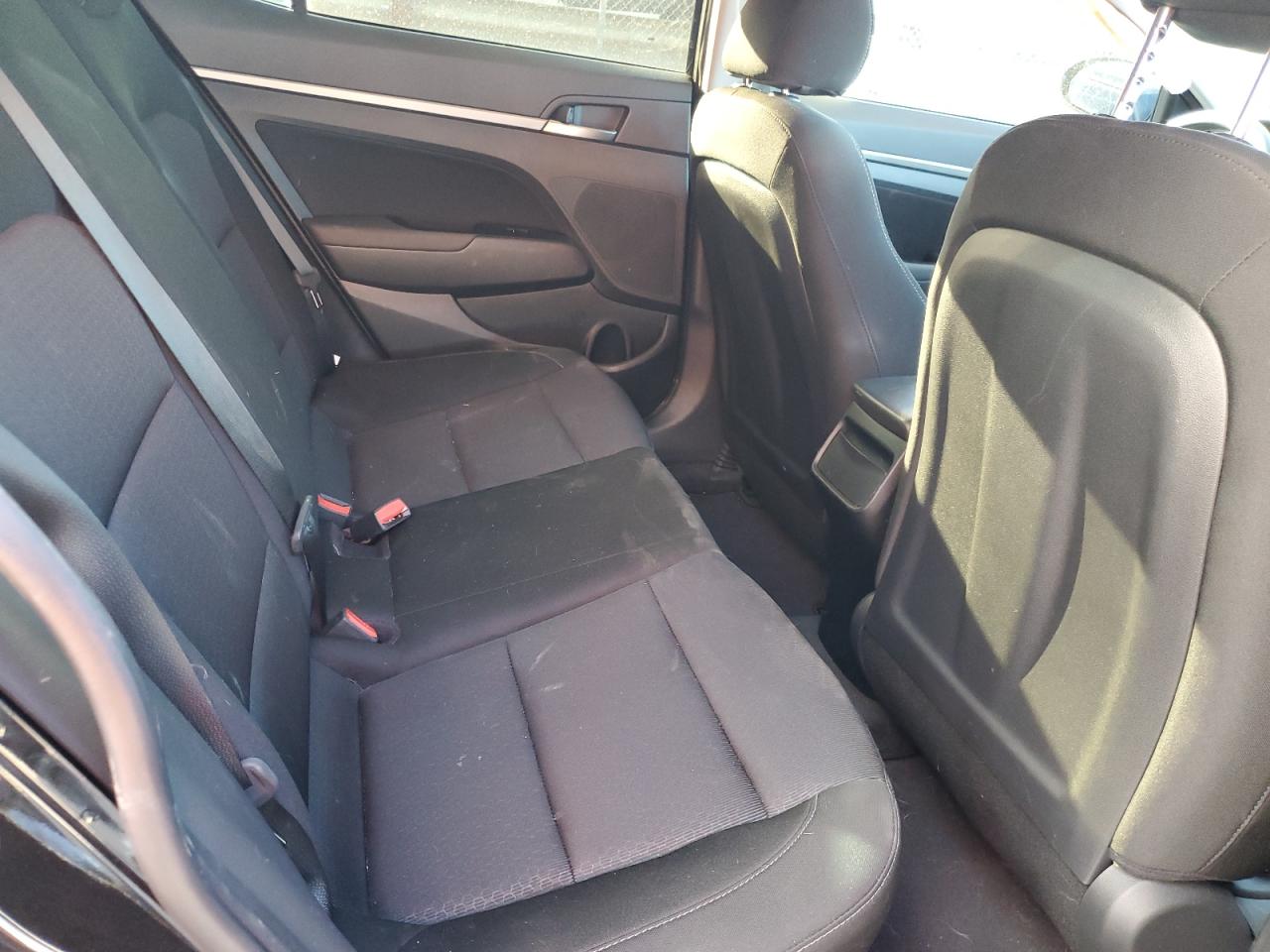 2018 Hyundai Elantra - Image 10