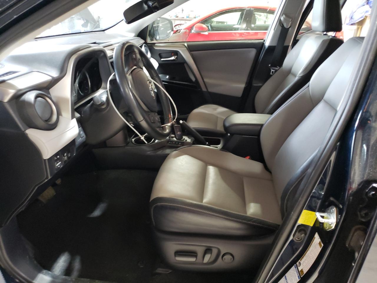 2017 Toyota RAV 4 - Image 7