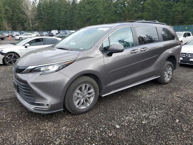 2022 Toyota Sienna Xle