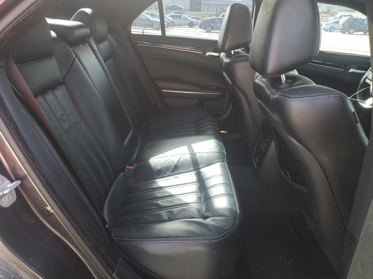 2016 Chrysler 300 - Image 10