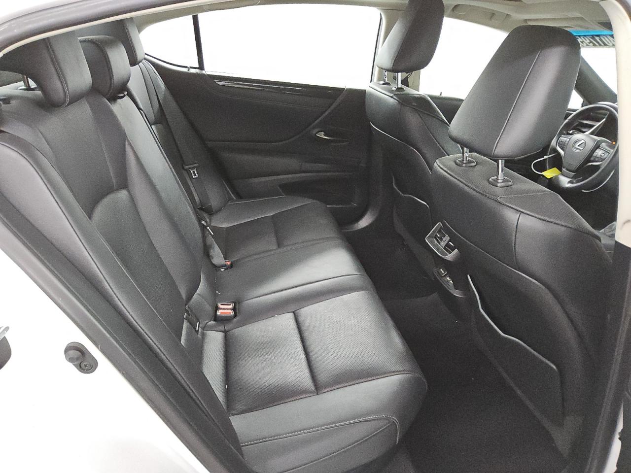 2021 Lexus ES - Image 10