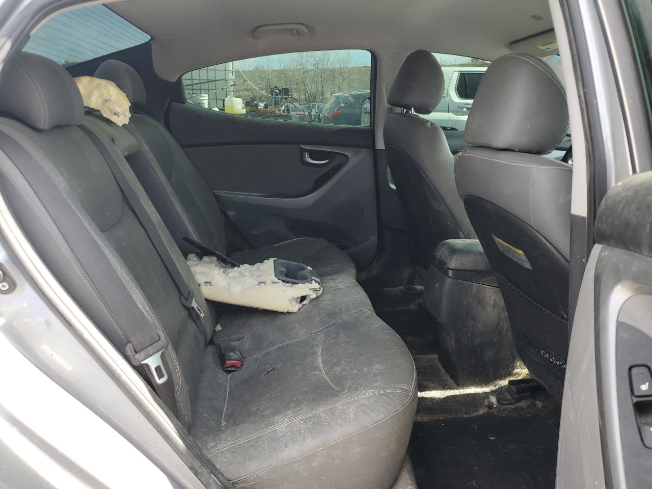 2015 Hyundai Elantra - Image 10