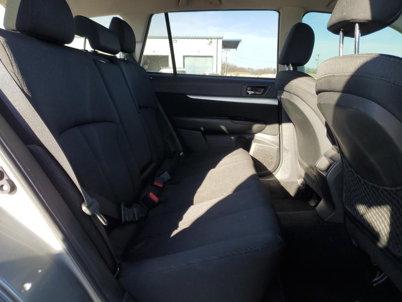 2011 Subaru Outback - Image 11