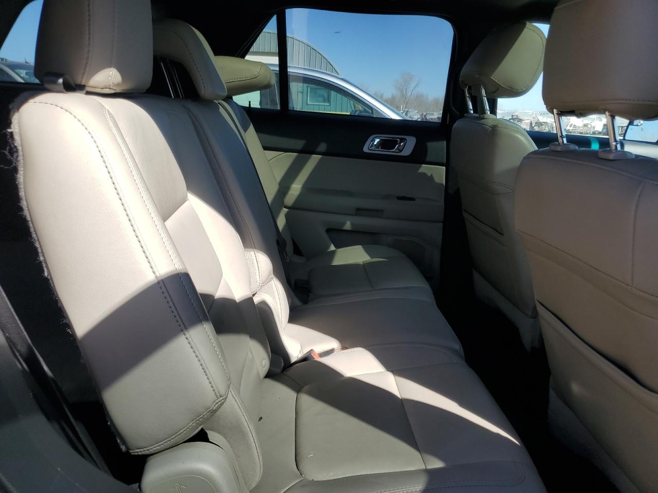 2015 Ford Explorer - Image 11