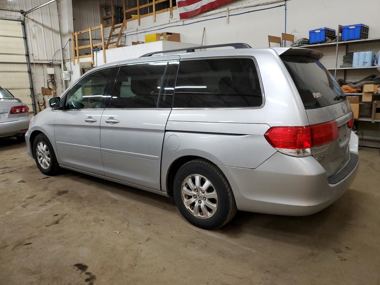 2010 Honda Odyssey - Image 2
