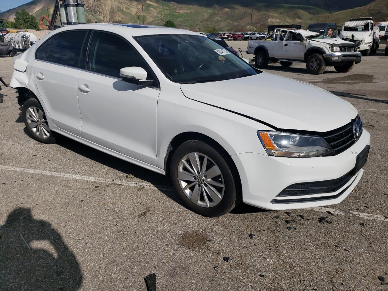 2016 Volkswagen Jetta - Image 4
