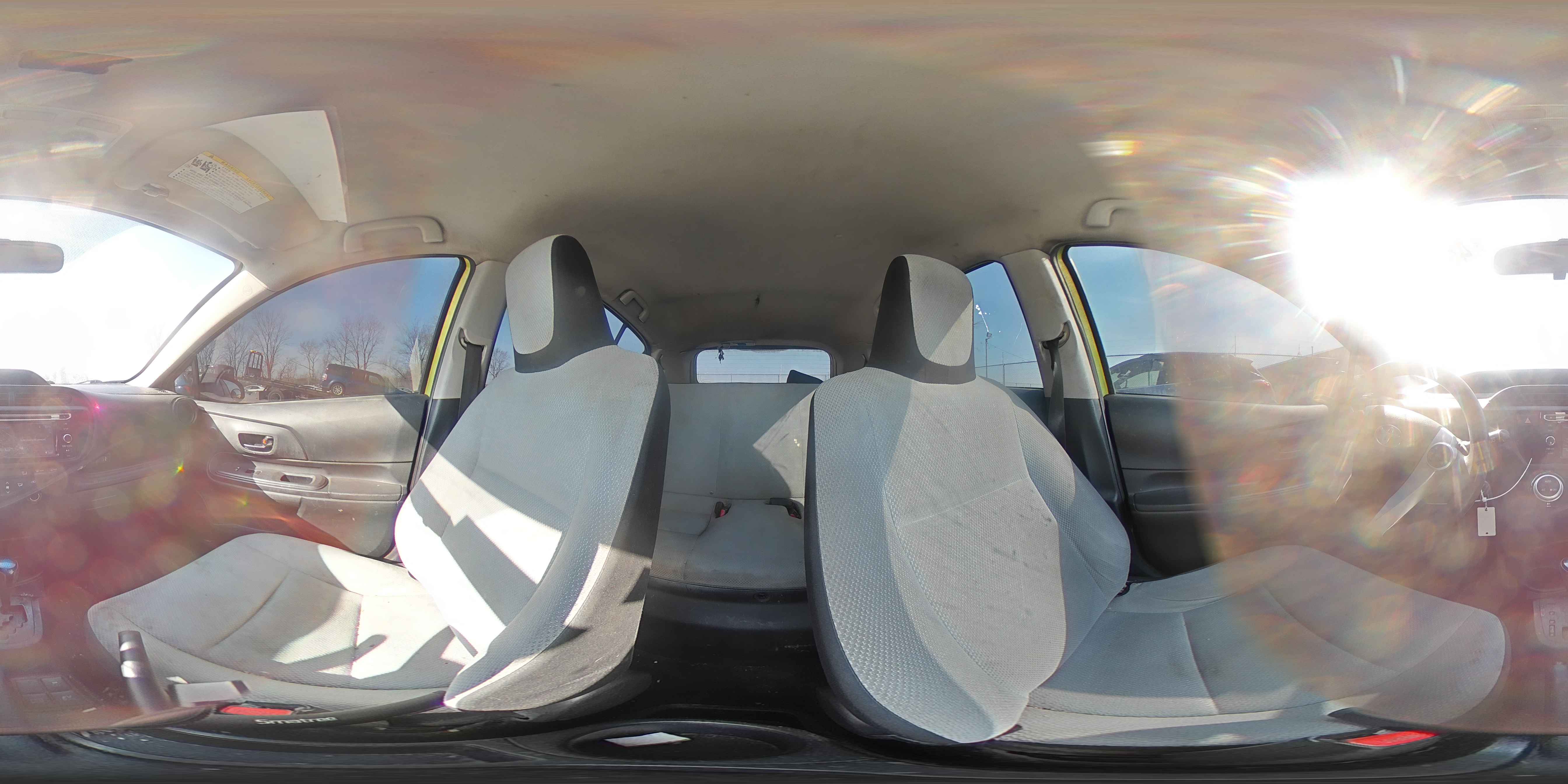 2015 Toyota Prius - Image 12