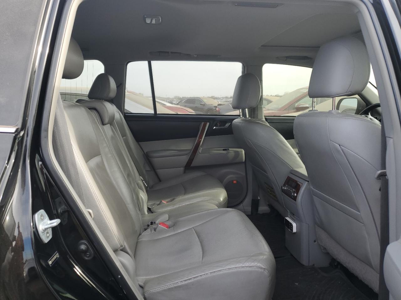 2013 Toyota Highlander - Image 10