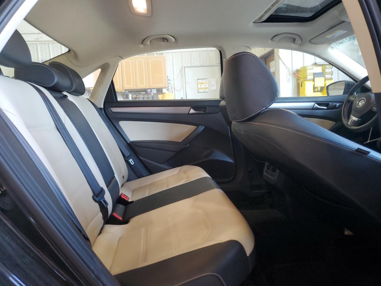 2014 Volkswagen Passat - Image 10
