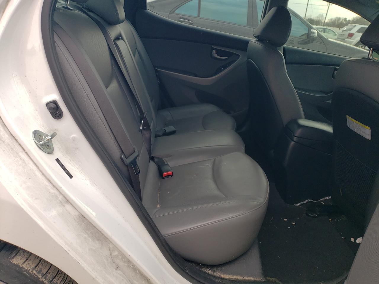 2015 Hyundai Elantra - Image 10
